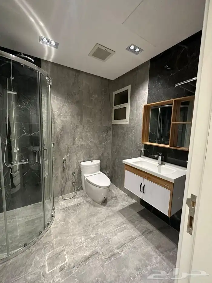 للبيع شقه تمليك بحي النزهه 259م دورين 18