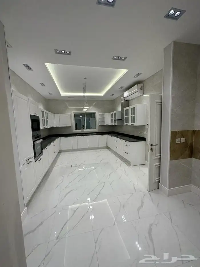 للبيع شقه تمليك بحي النزهه 259م دورين 4