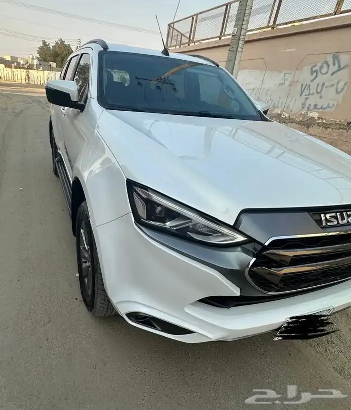 ايسوزو MUX 2024 1