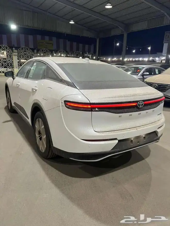 تويوتا كراون 2026 بريميوم ابيض 3