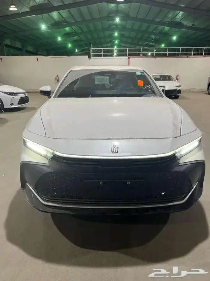 تويوتا كراون 2026 بريميوم ابيض 1