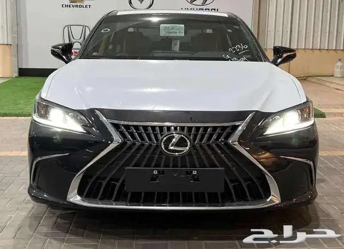 لكزس ES 250 AA 2025 12