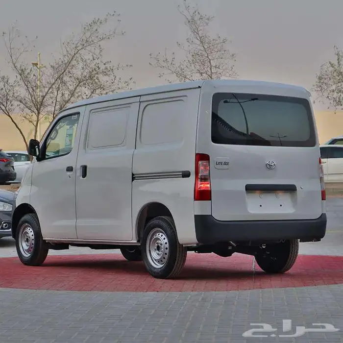 تويوتا لايت إيس 2025   باص بضاعة عادي أوتوماتيك بنزين 5
