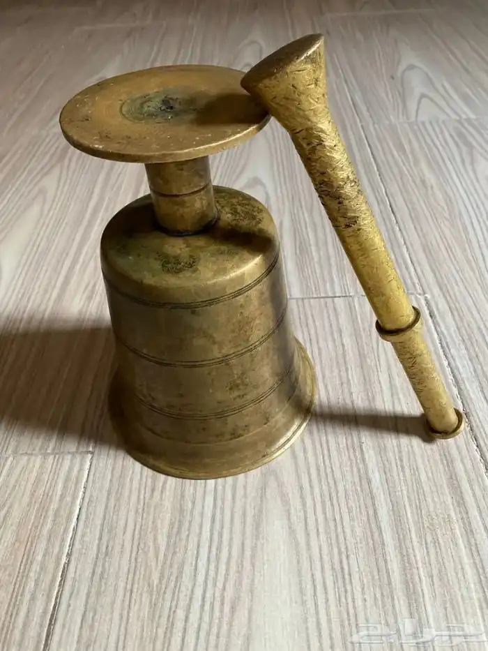 نجر قديم من فوق 70 سنه الصناعه سوريه الارتفاع 24سم الوزن 6 0