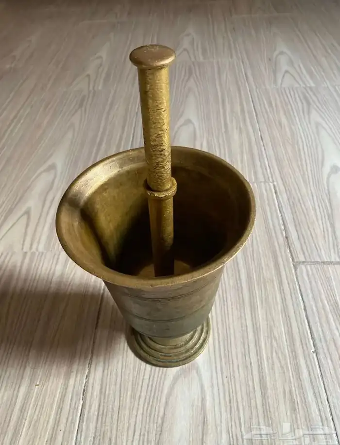 نجر قديم من فوق 70 سنه الصناعه سوريه الارتفاع 24سم الوزن 6 2