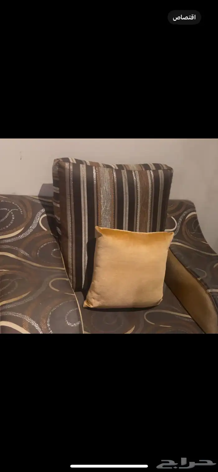 طقم كنب للبيع نظيف جدا   مع طقم طاولات لوجه الله 4