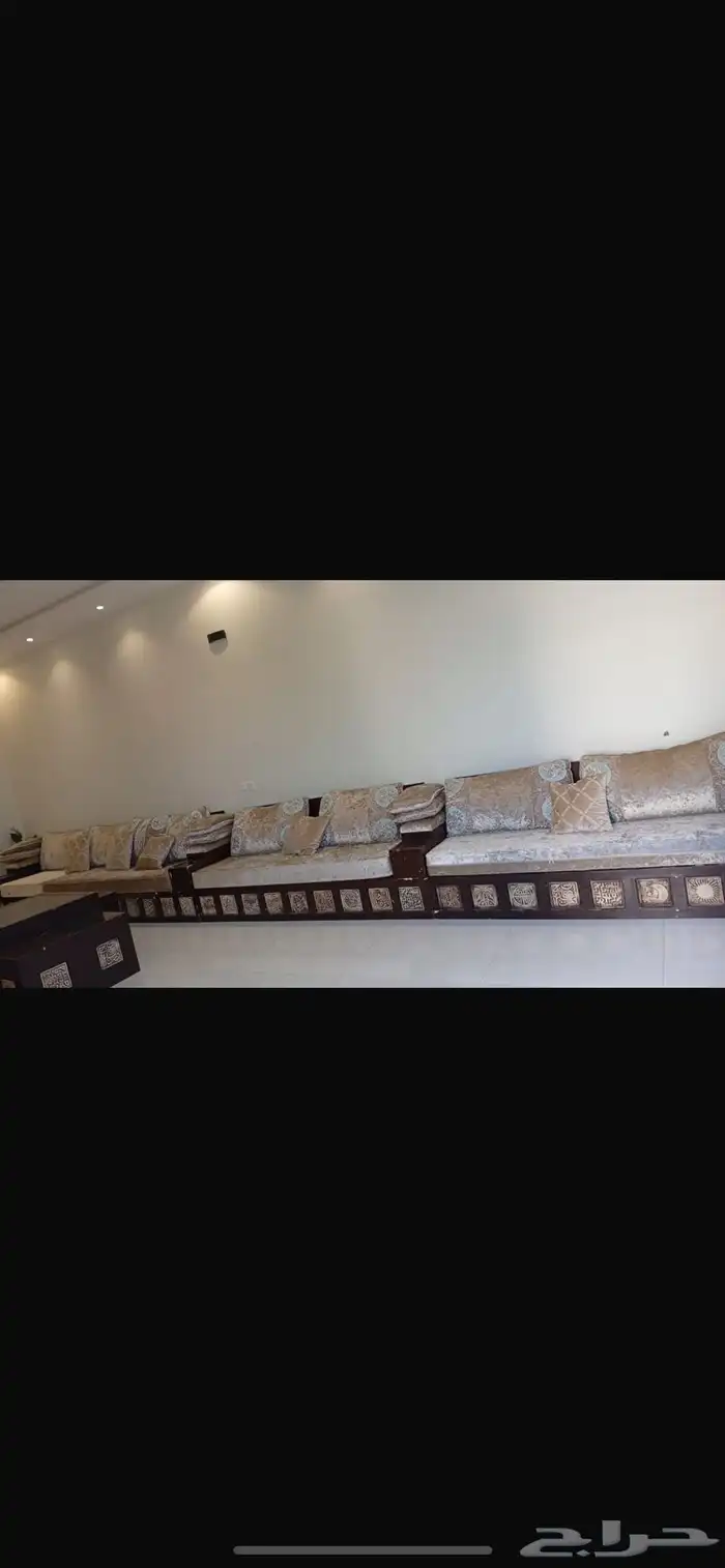 ثلاث اطقم كنبات صالون مغربي وكنب كلاسيكي واخر عادي 3