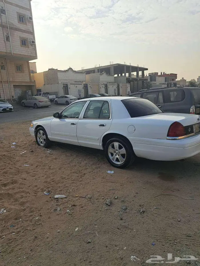 فورد كراون فكتوريا2010 0