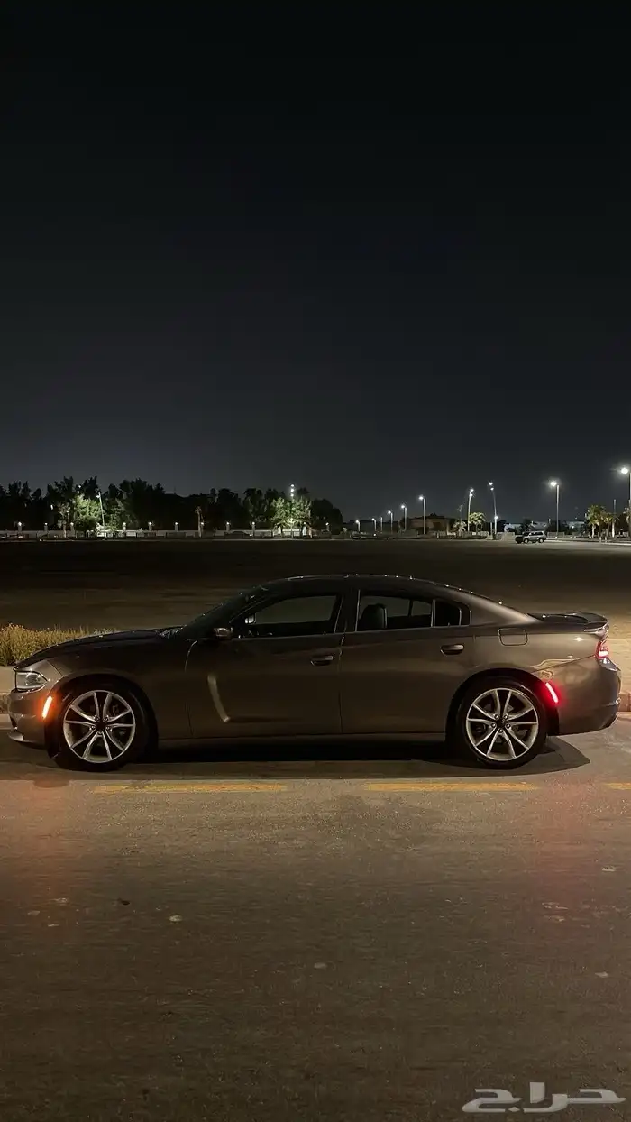 للبيع تشارجر RT 2015 نضيف 3