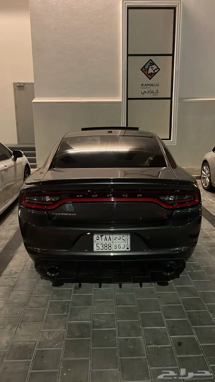 للبيع تشارجر RT 2015 نضيف 12