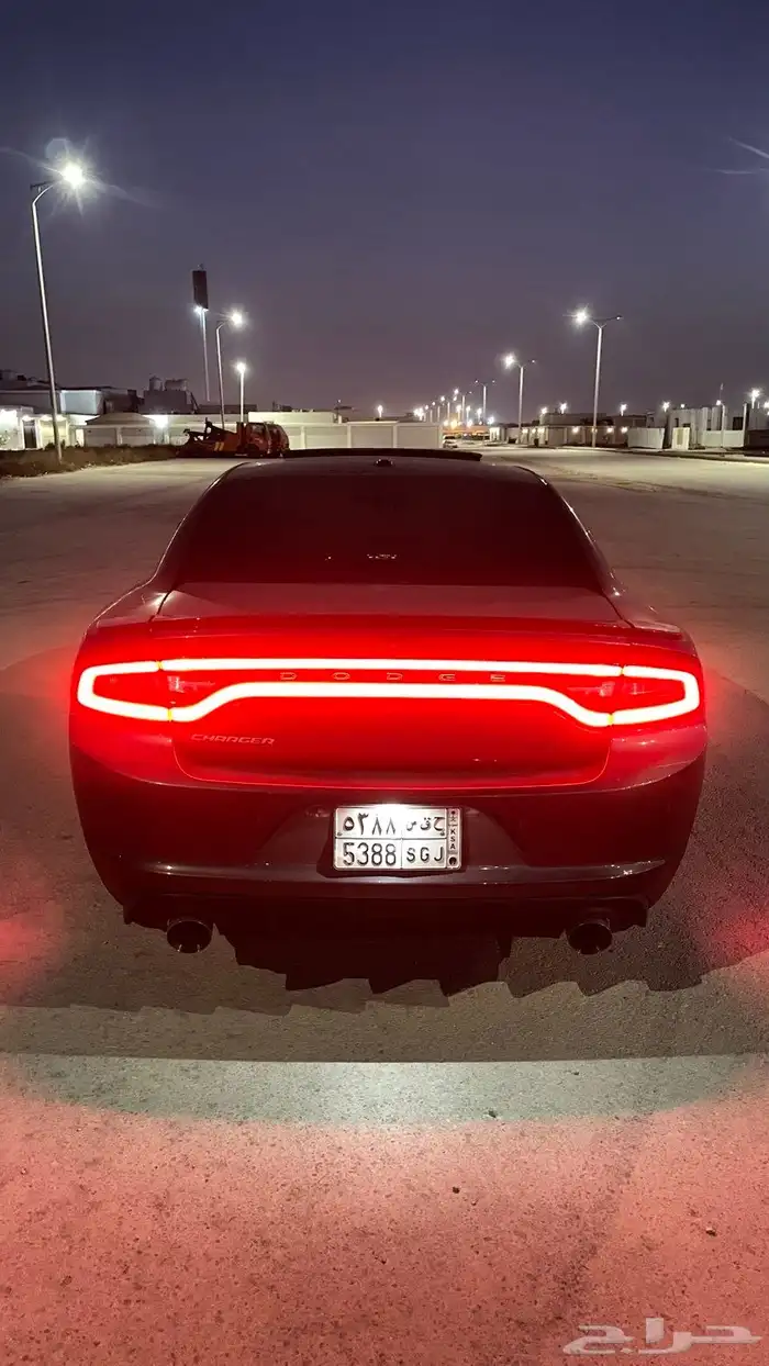 للبيع تشارجر RT 2015 نضيف 9