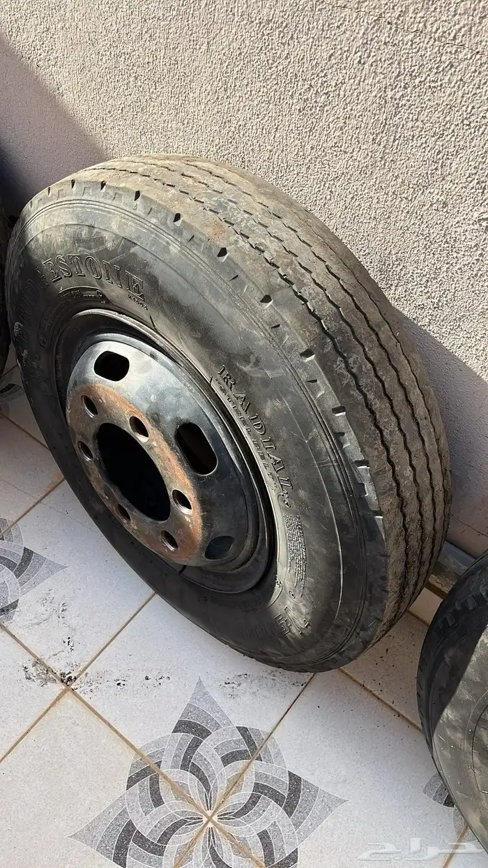 للبيع كفرات وجنوط دينه وسطحة مقاس 16 وطيس6مسامير ودبة صوت 3