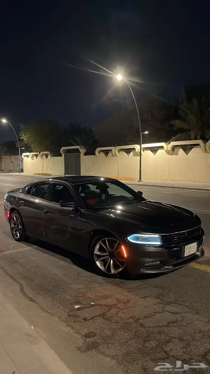 للبيع تشارجر RT 2015 نضيف 4