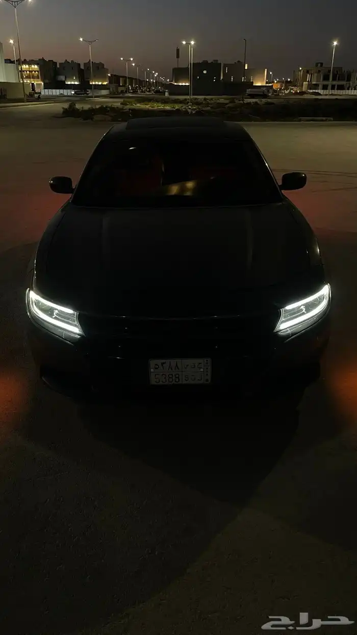 للبيع تشارجر RT 2015 نضيف 10