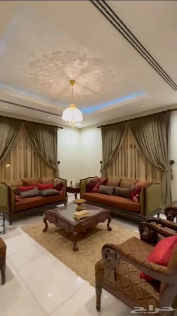 فيله للبيع حي الندى 3