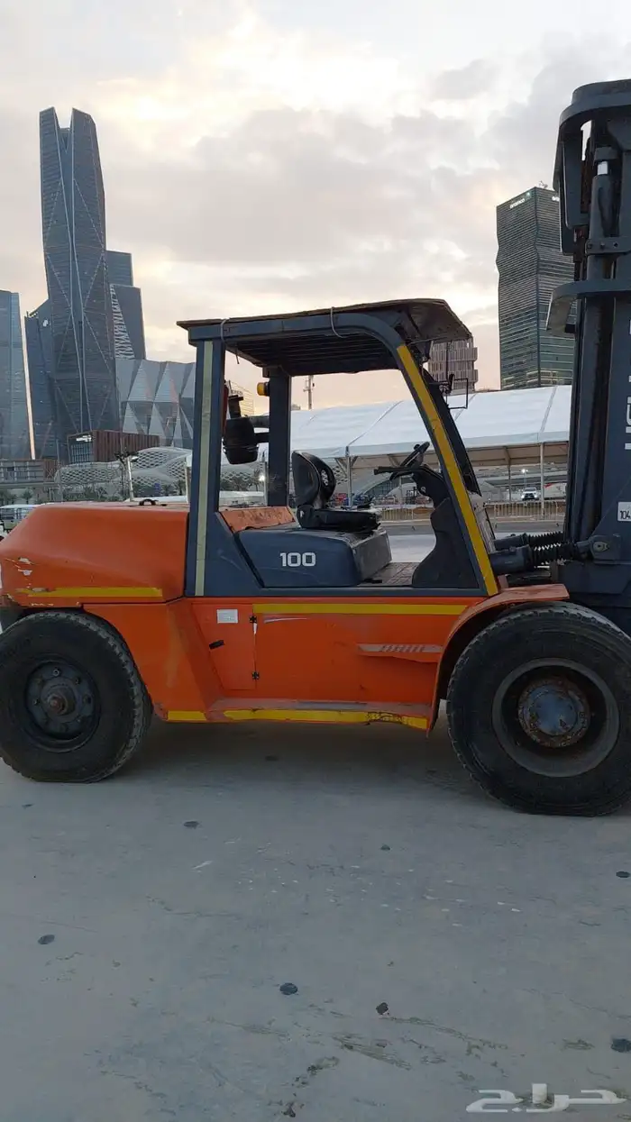 تاجير رافعات شوكيه كرينات معدات ثقيله تغطيه مشاريع 21