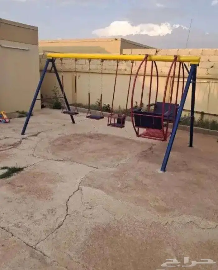 خبراء فن المراجيح والجلسات الحديدية والالعاب البلاستكية 3