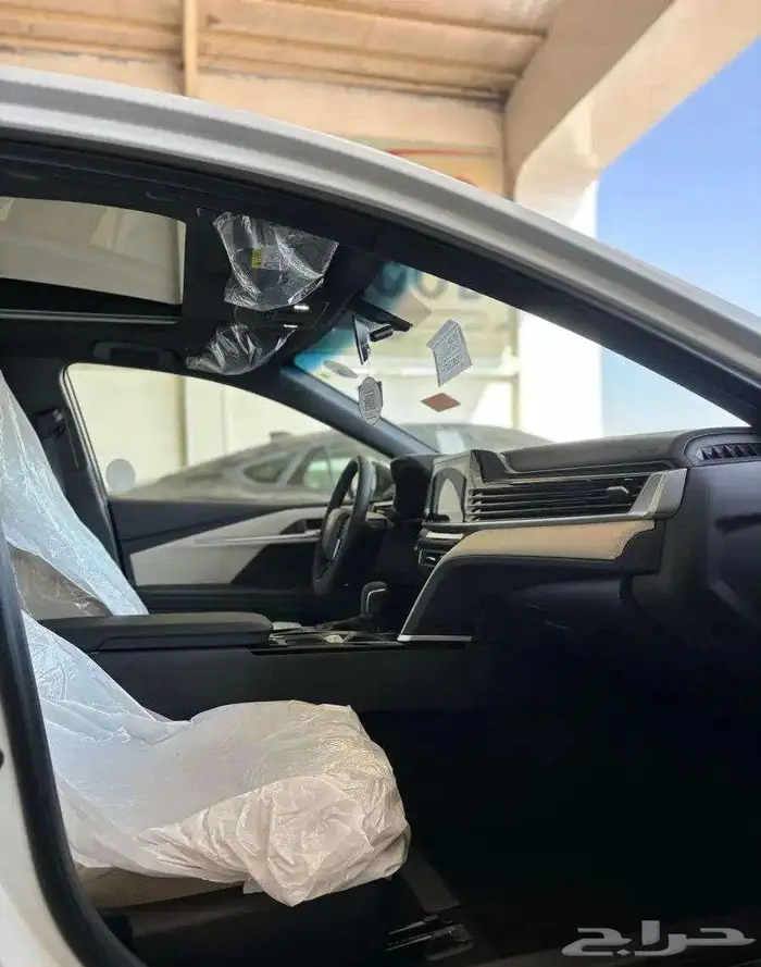 تويوتا كامري LE هايبرد 2025 اصفار 9