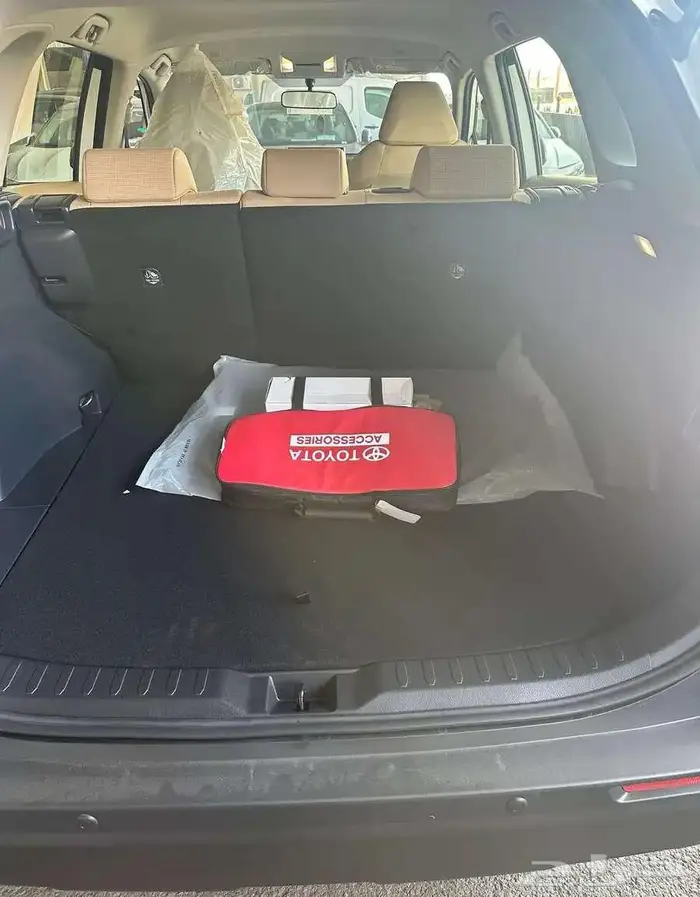 تويوتا راف فور LE دفع امامي بنزين 2025 3