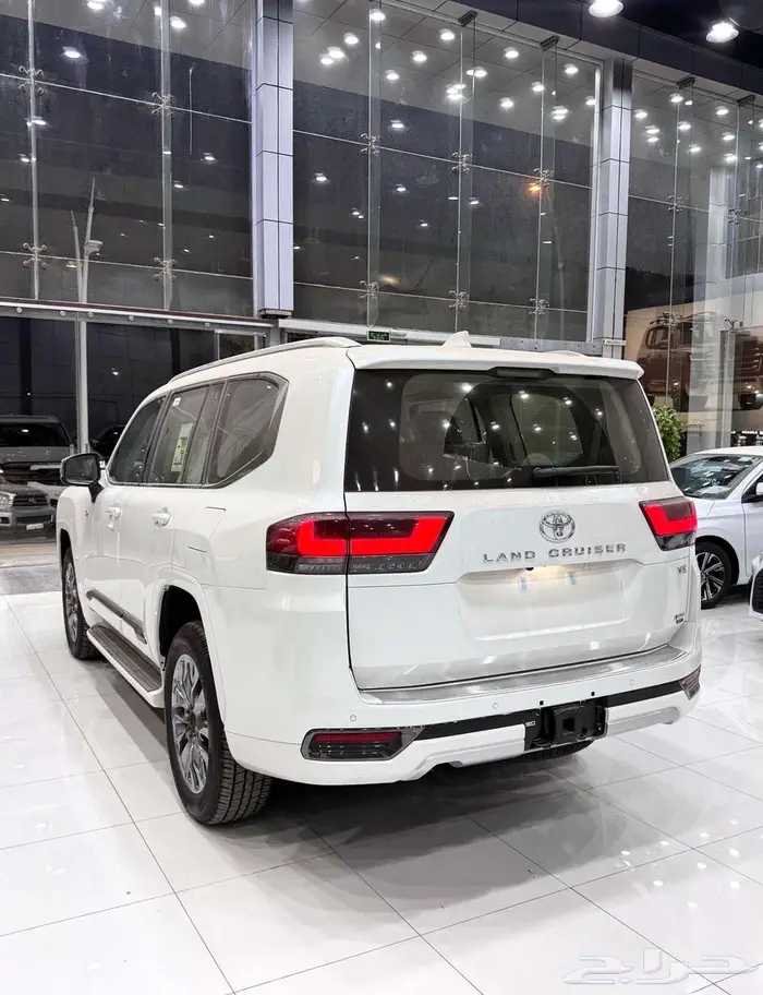 تويوتا لاندكروزر ( VX ) هايبرد موديل 2025 أقل الأسعار 8