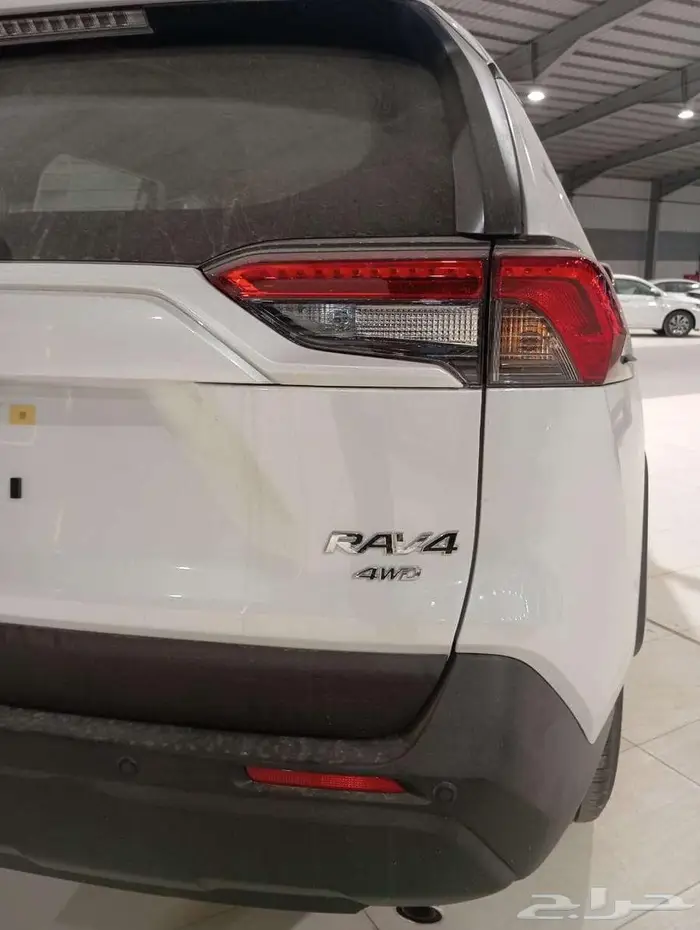 تويوتا راف فور LE ستاندر دبل بنزين 2025 6