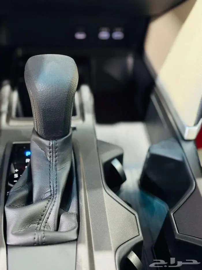 كامري استاندر طيس بريمي 2025 اللون اسود 7