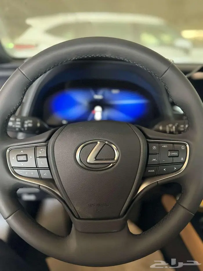 لكزس ux300 هايبرد موديل 2024 4