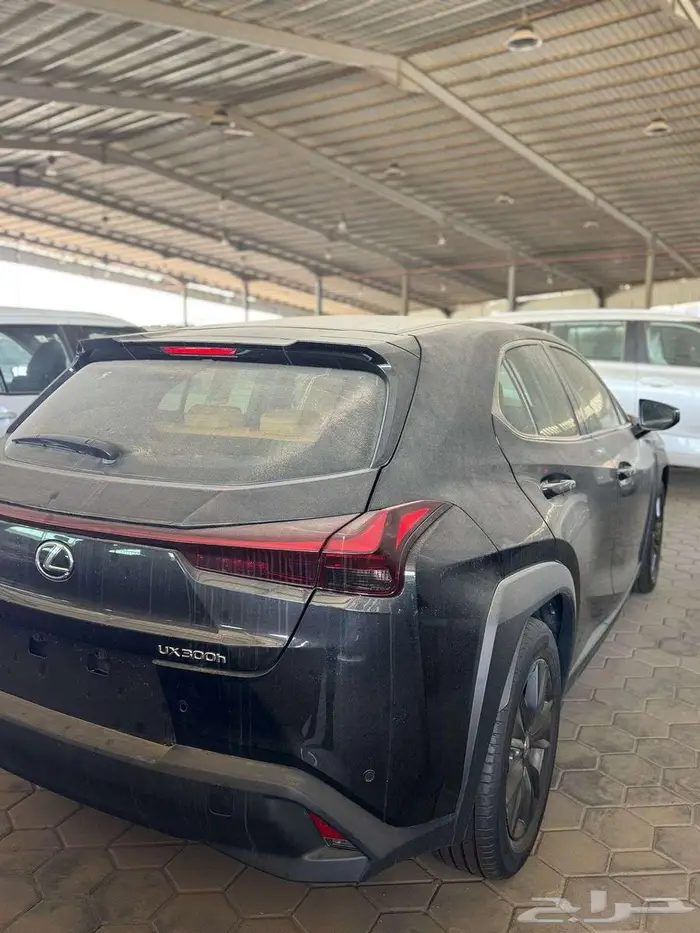 لكزس ux300 هايبرد موديل 2024 3