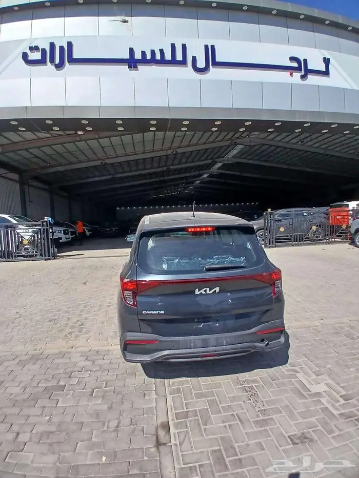 كيا كارينز موديل 2025 11
