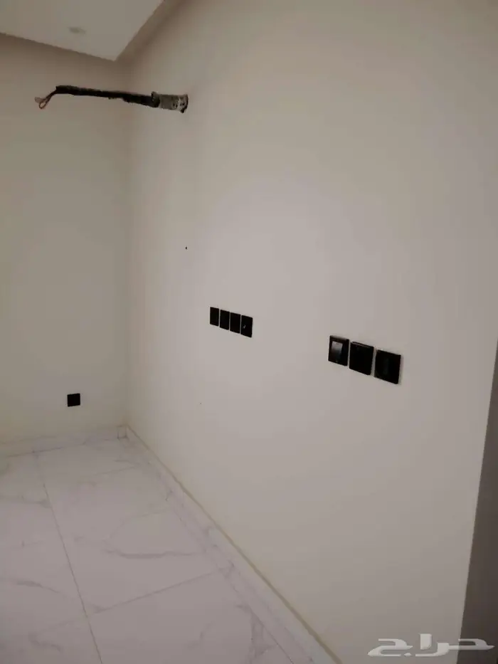 شقة جديده تمليك مكونه من 5 غرف بحي مشرفة 5