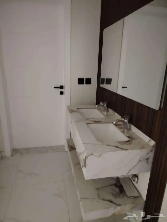 شقة جديده تمليك مكونه من 5 غرف بحي مشرفة 13