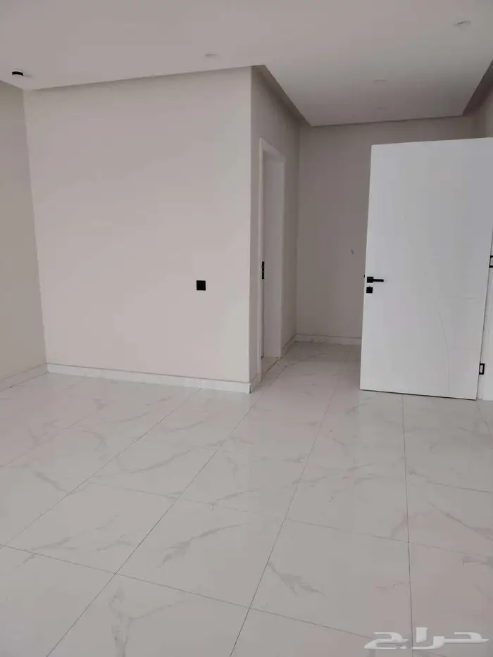 شقة جديده تمليك مكونه من 5 غرف بحي مشرفة 23