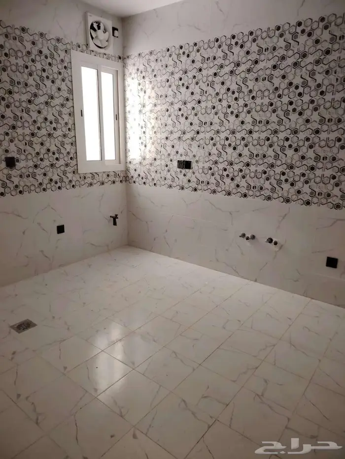 شقة جديده تمليك مكونه من 5 غرف بحي مشرفة 22