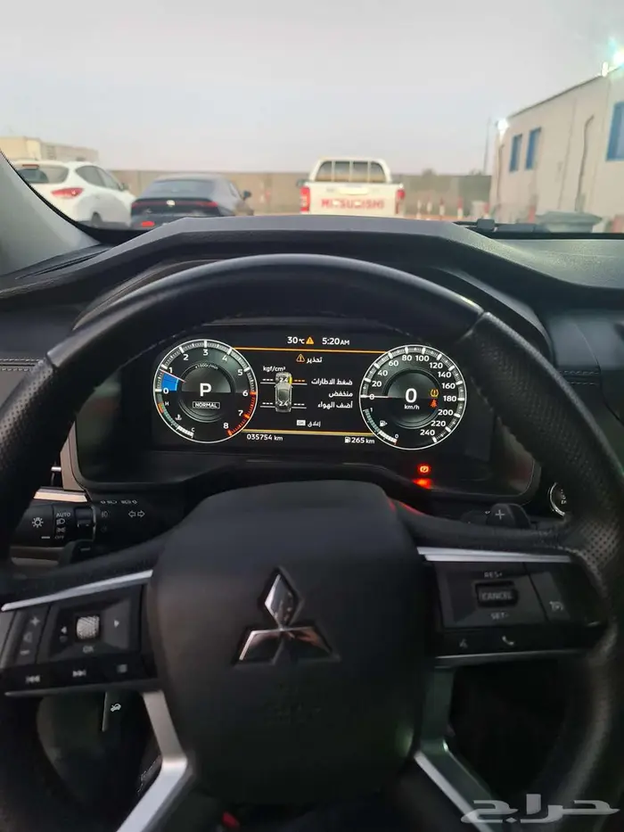 للتنازل مستوبيشي اوتلاندر 2024 بمقابل 6