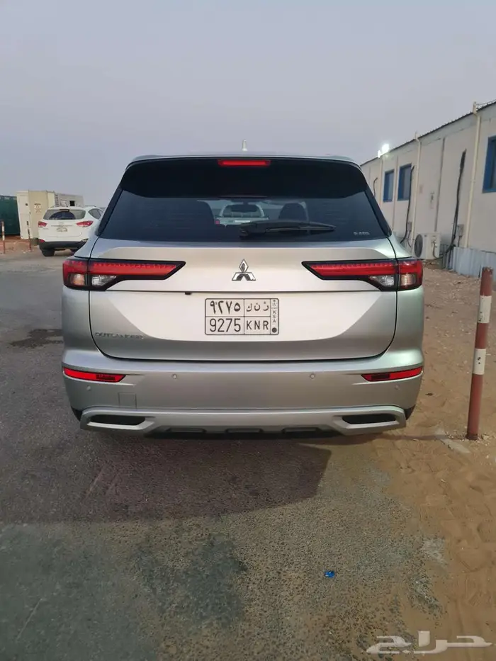 للتنازل مستوبيشي اوتلاندر 2024 بمقابل 4