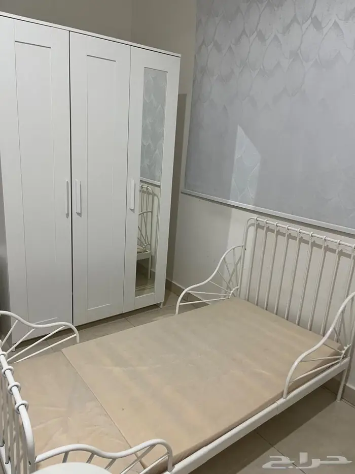 دولاب ثلاثة ظرف ايكيا وسرير أطفال ايكيا مع مرتبته 0