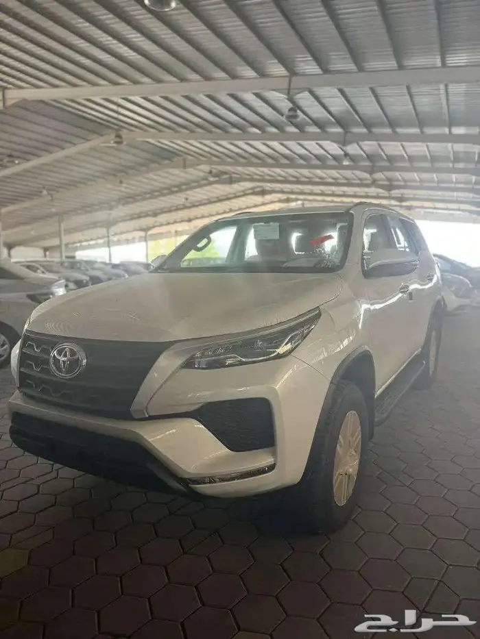 تويوتا فورتشنر GX2 بنزين 2025 بدون دبل ابيض وفضي 0