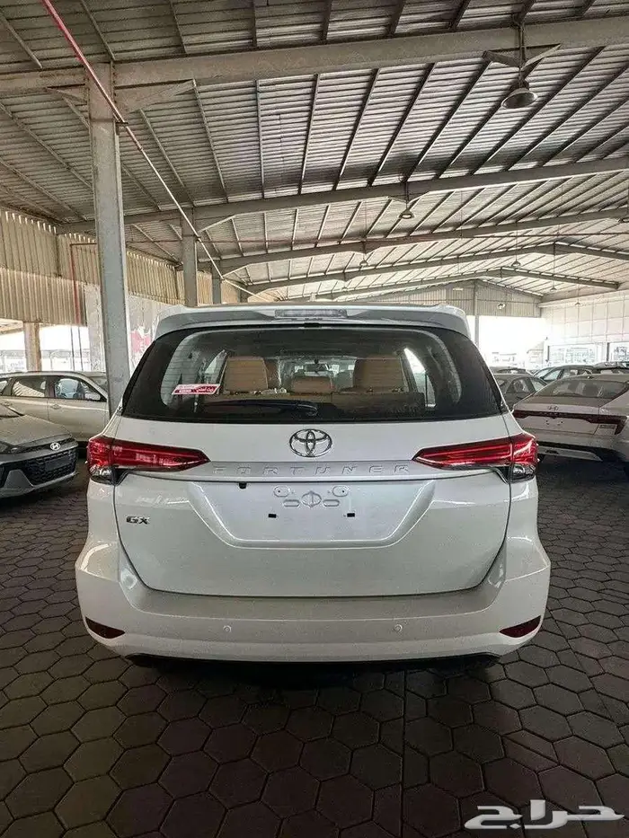 تويوتا فورتشنر GX2 بنزين 2025 بدون دبل ابيض وفضي 2