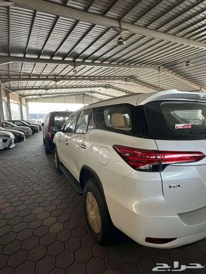 تويوتا فورتشنر GX2 بنزين 2025 بدون دبل ابيض وفضي 4