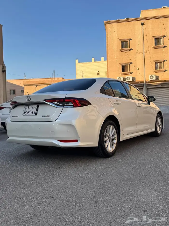 تيوتا كورلا 2020 محرك 2.0 ابيض لؤلؤي 2