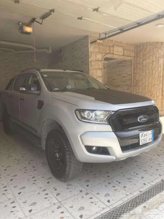 فورد رانجر سبورت 2018FX4 العداد 42 ألف بدي وكاله مخزن 8