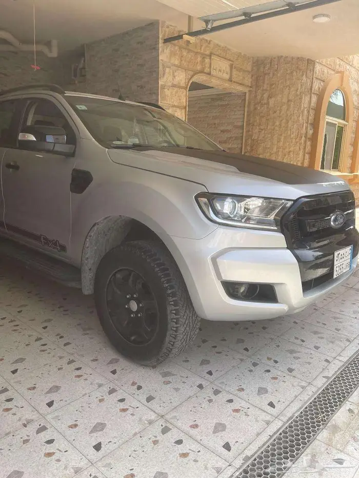 فورد رانجر سبورت 2018FX4 العداد 42 ألف بدي وكاله مخزن 0