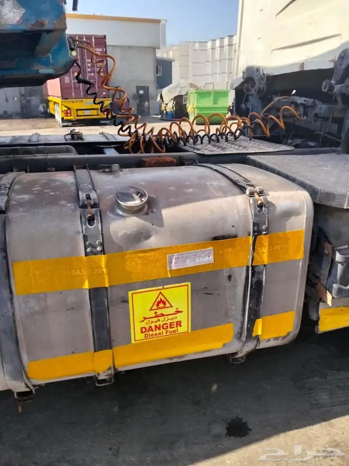 للبيع راس شاحنة سكانيا موديل 2006 3