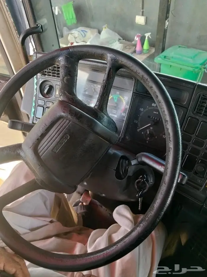 للبيع راس شاحنة سكانيا موديل 2006 2