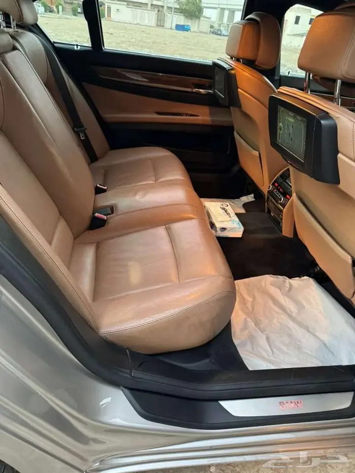 بي ام Li 740 موديل 2010 فل كامل 6 سلندر توين تيربو 12