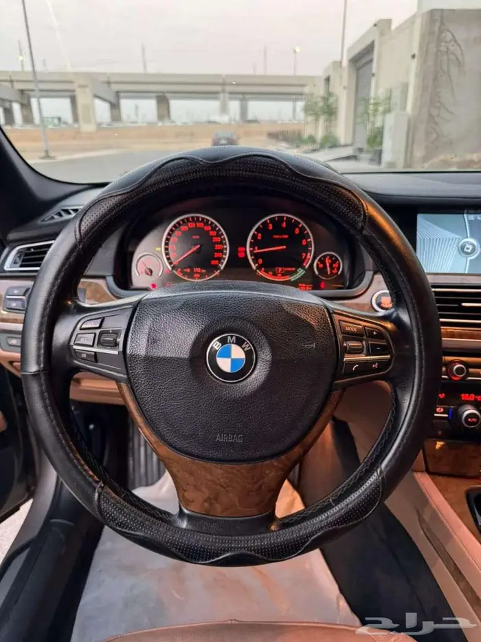 بي ام Li 740 موديل 2010 فل كامل 6 سلندر توين تيربو 7