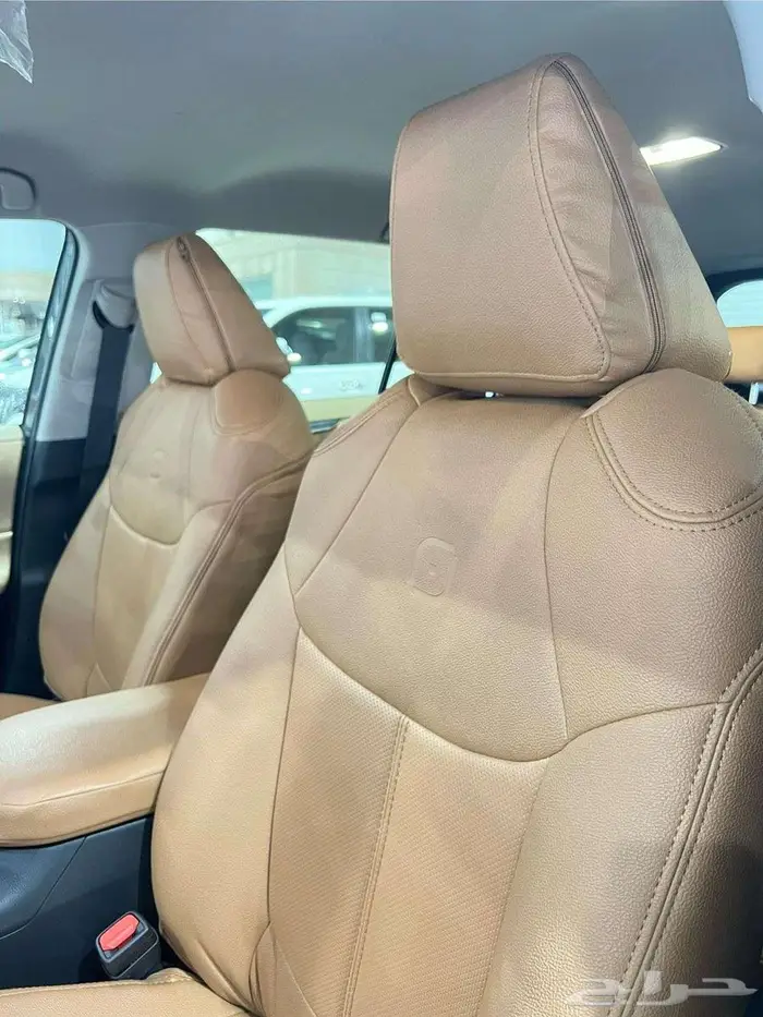 تويوتا راف فور 2023 هايبرد مكينة 2.5 دبل شبه جديد ( الوكيل 7