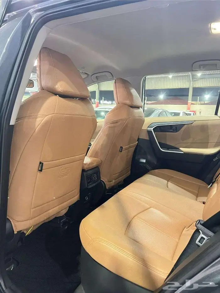 تويوتا راف فور 2023 هايبرد مكينة 2.5 دبل شبه جديد ( الوكيل 9