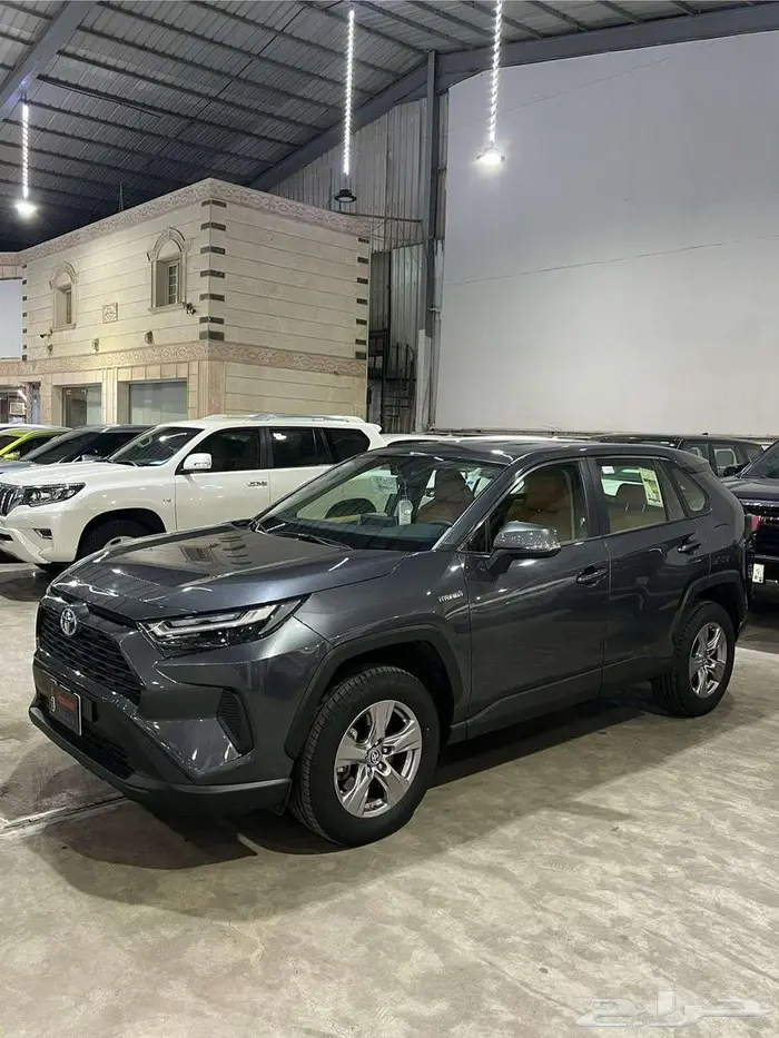 تويوتا راف فور 2023 هايبرد مكينة 2.5 دبل شبه جديد ( الوكيل 2