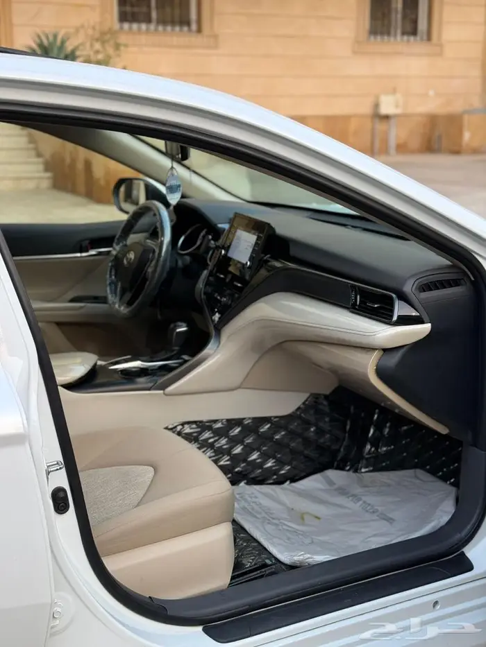 تويوتا كامري 2024 فل كامل بنزين ابيض لولوي 9